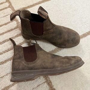 Blundstone Round Toe Chelsea Ankle Rustic Brown Boots